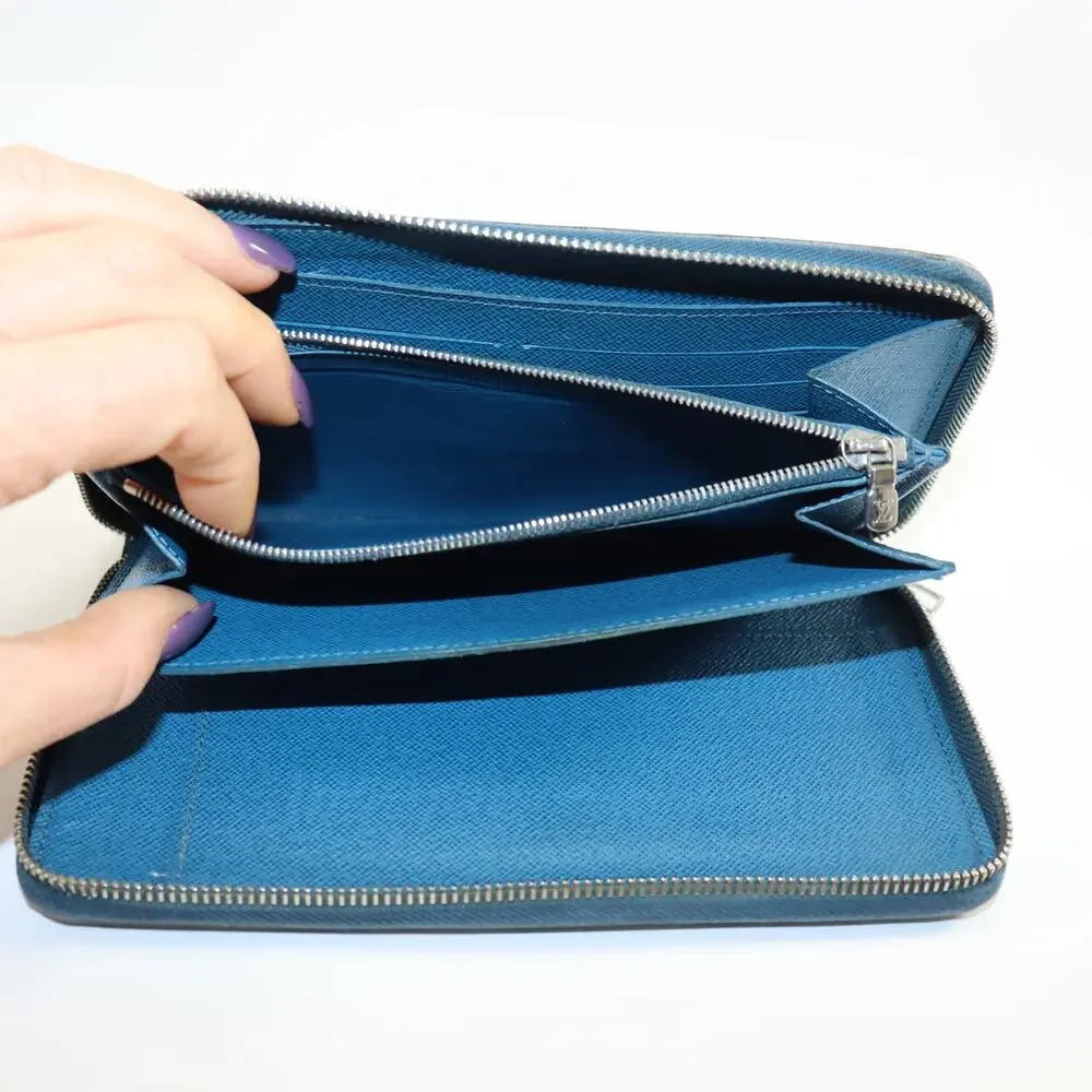 Louis Vuitton‎ Blue Epi Leather Zippy Wallet – Long Style, Wear on Corners